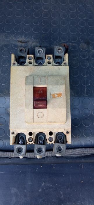 Автомат ВА 5135 на 250 А. В робочому стані.