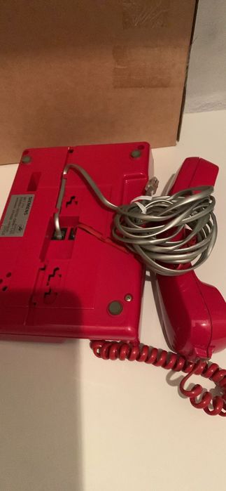 Telefone de teclas vermelho