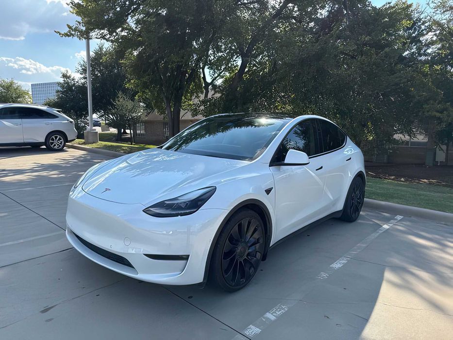 Tesla Model Y      2022