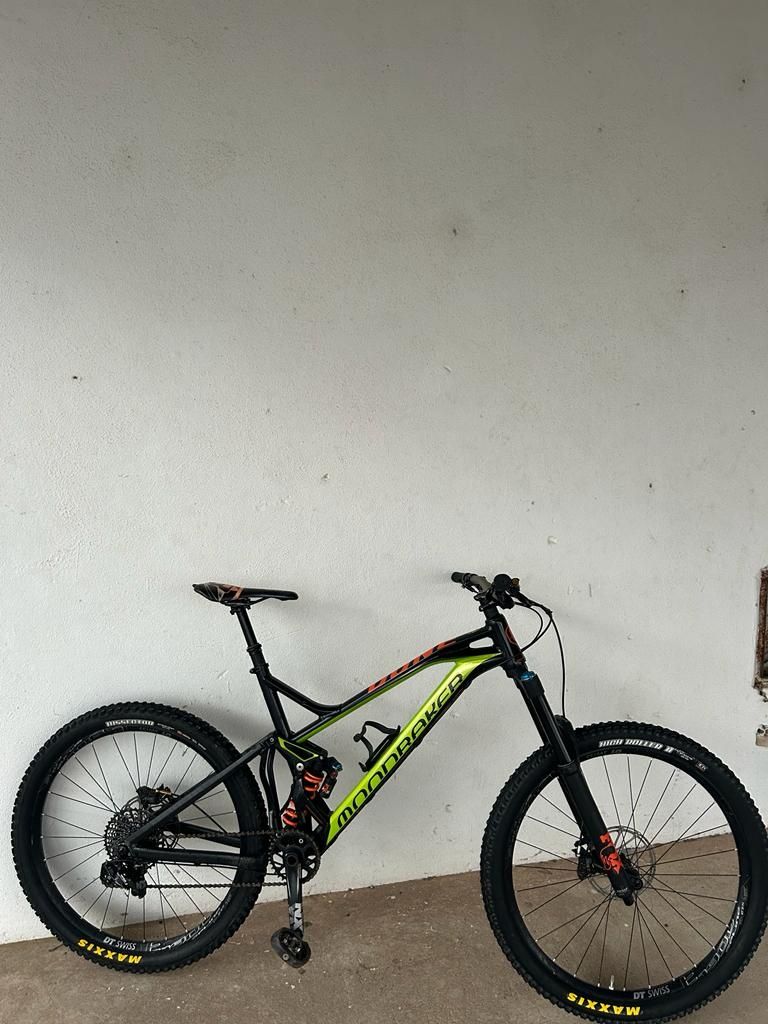 Bicicleta enduro mondraker