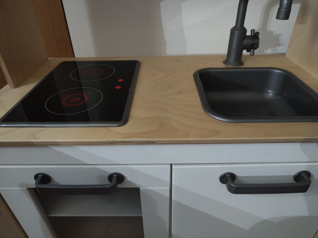 Cozinha Ikea de brincar + mesa + cadeiras