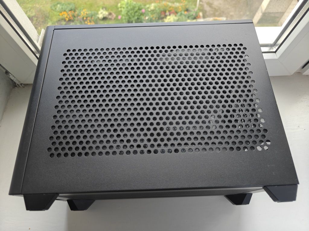 Cooler Master NR200P топовий itx кейс