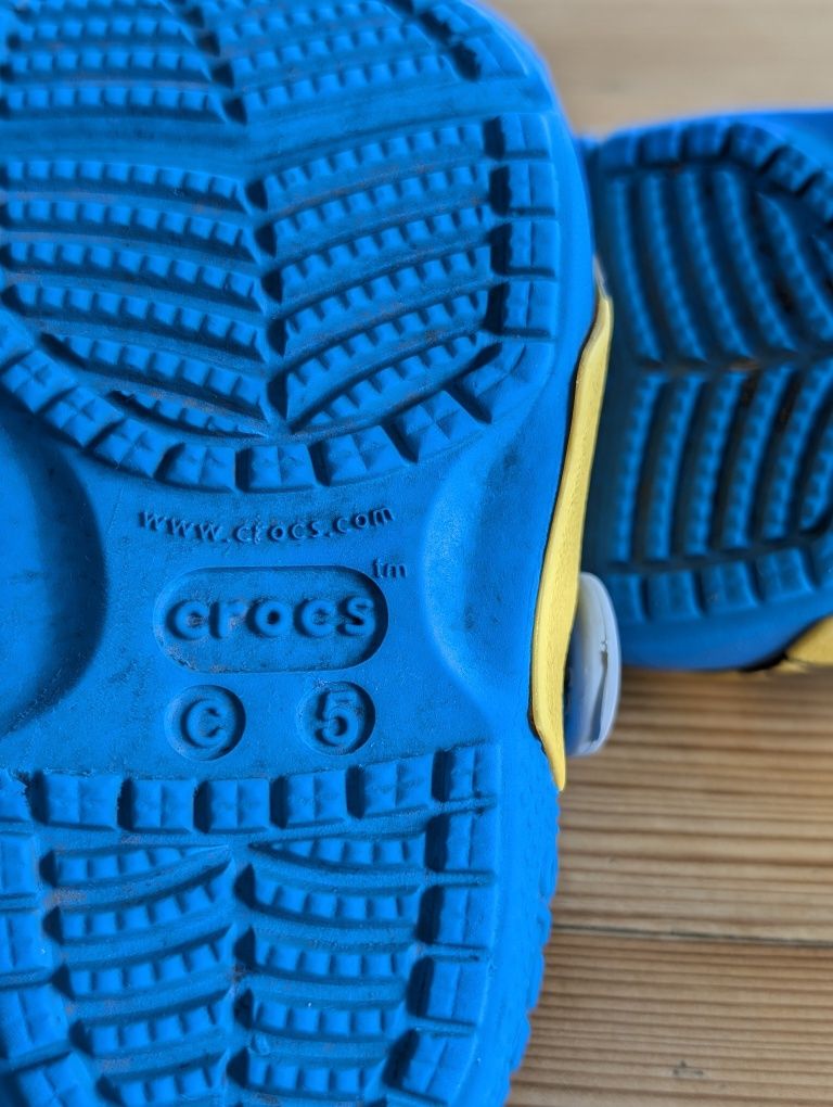 Crocs  Minionki rozmiar C5 EU 20-21