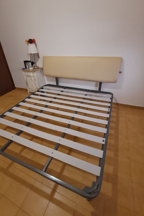 Cama sem colchão