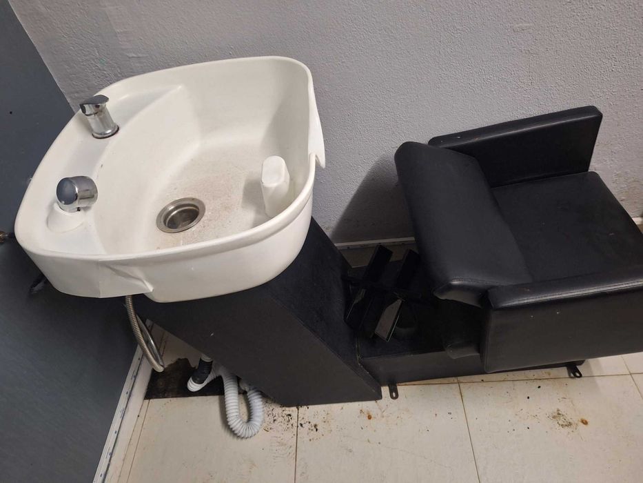 Esta muito nova vendo barato