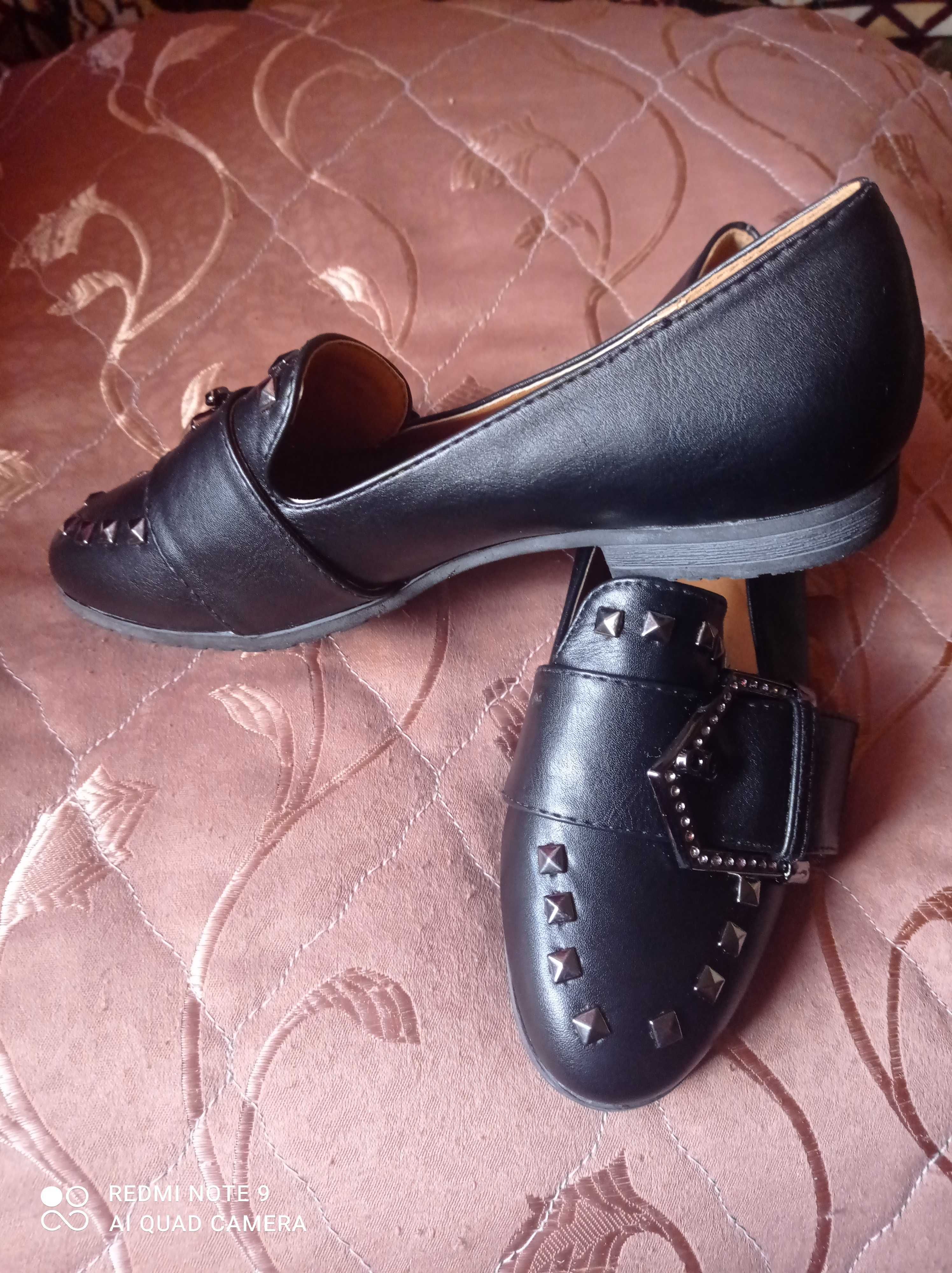Підліткові нові туфельки, чорного кольору розмір 36