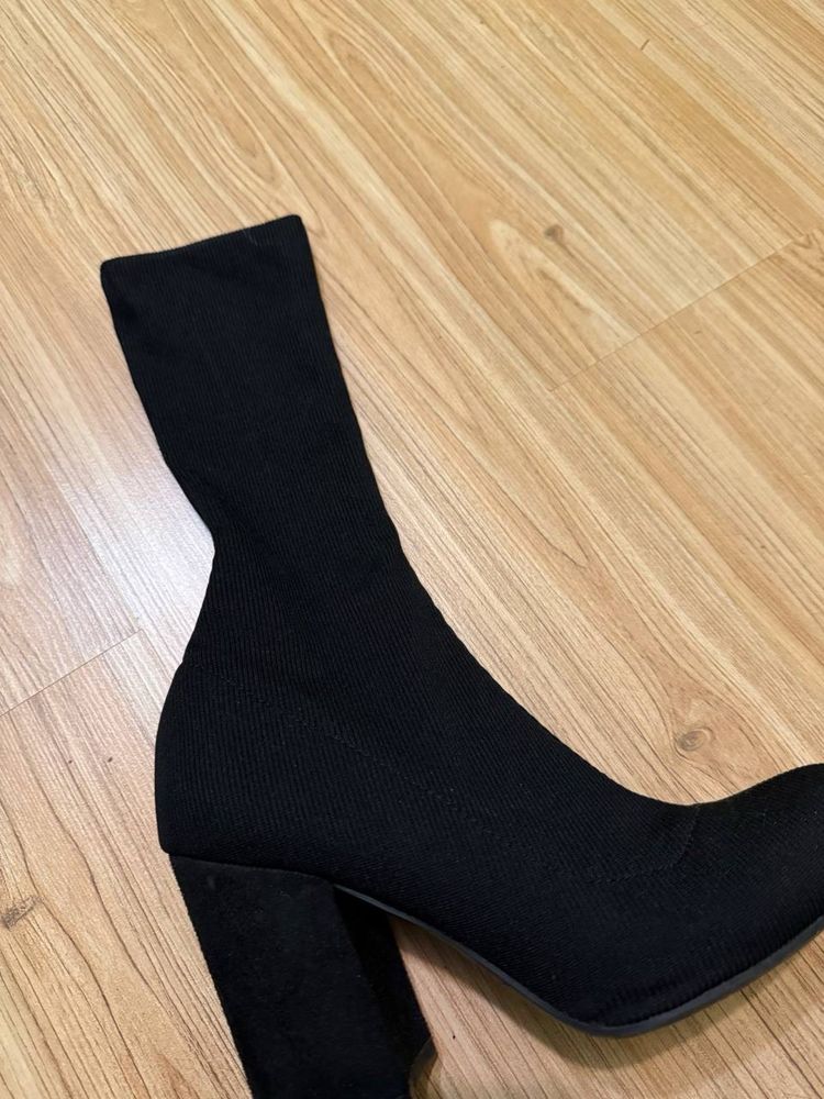 Bershka  Сапоги чулки  36 рр