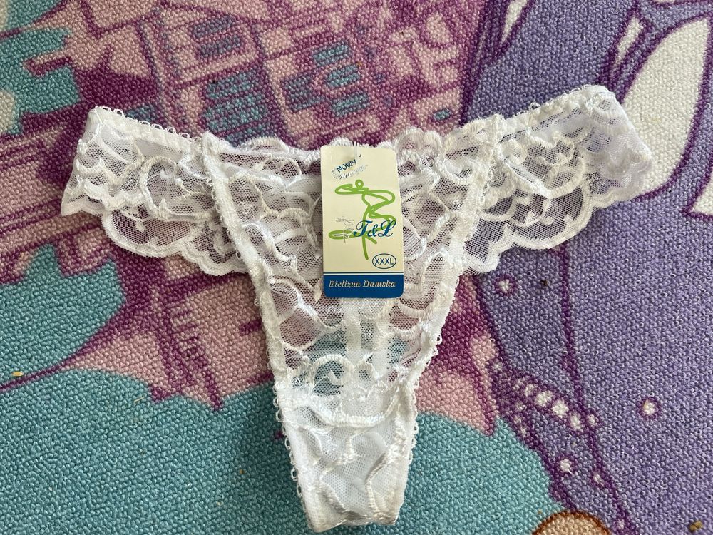 Biale nowe stringi rozmiar M