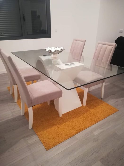 Mesa de jantar com cadeiras