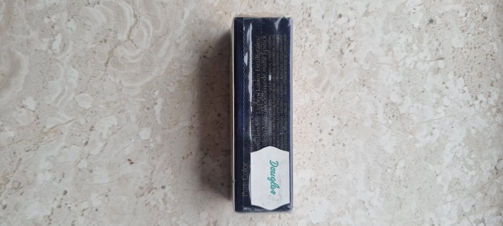 Pomadka Pomadka Envy Matte marki Estée Lauder kolor stronger nr 420