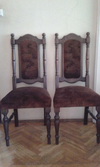 Dwa piękne dębowe stare krzesła