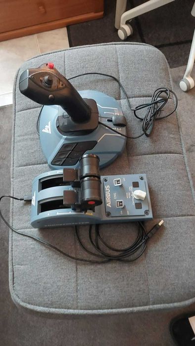 Joystick + Quadrante Thrustmaster TCA Officer Pack Airbus Edition PC
