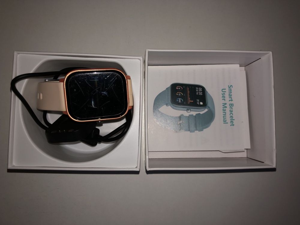 Smartwatch model P8