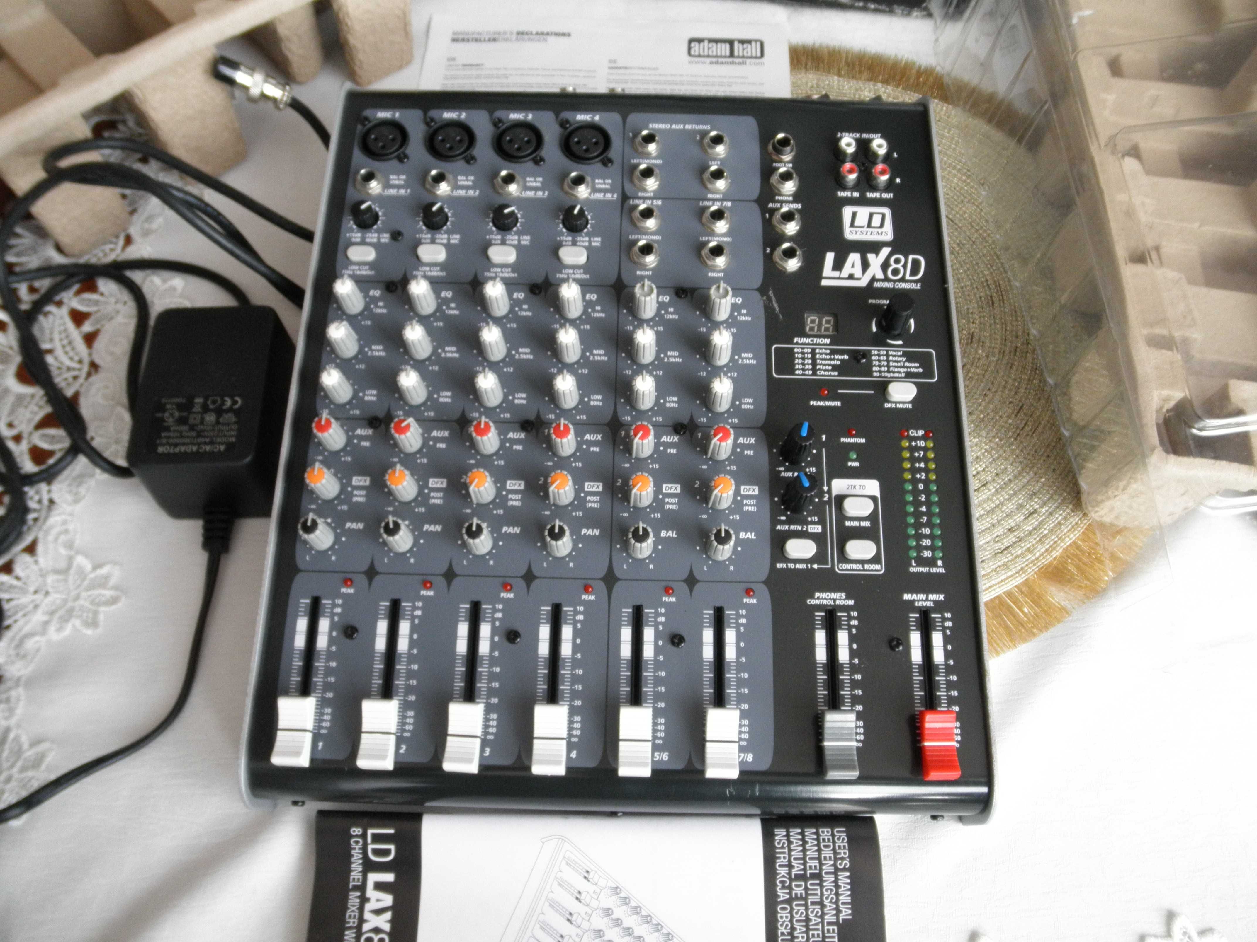 Mikser LD Systems LAX 8 D . Mixer estradowy z pogłosem .