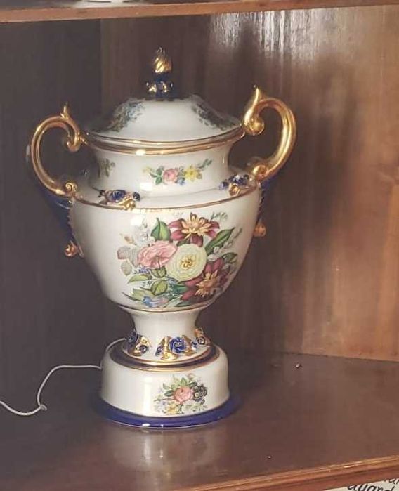 Peça decorativa em porcelana