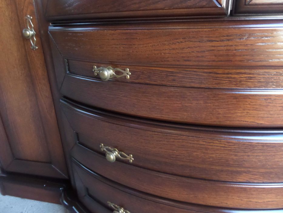 piękny barek Diana Olejnikowski stan bdb kolor orzech komoda