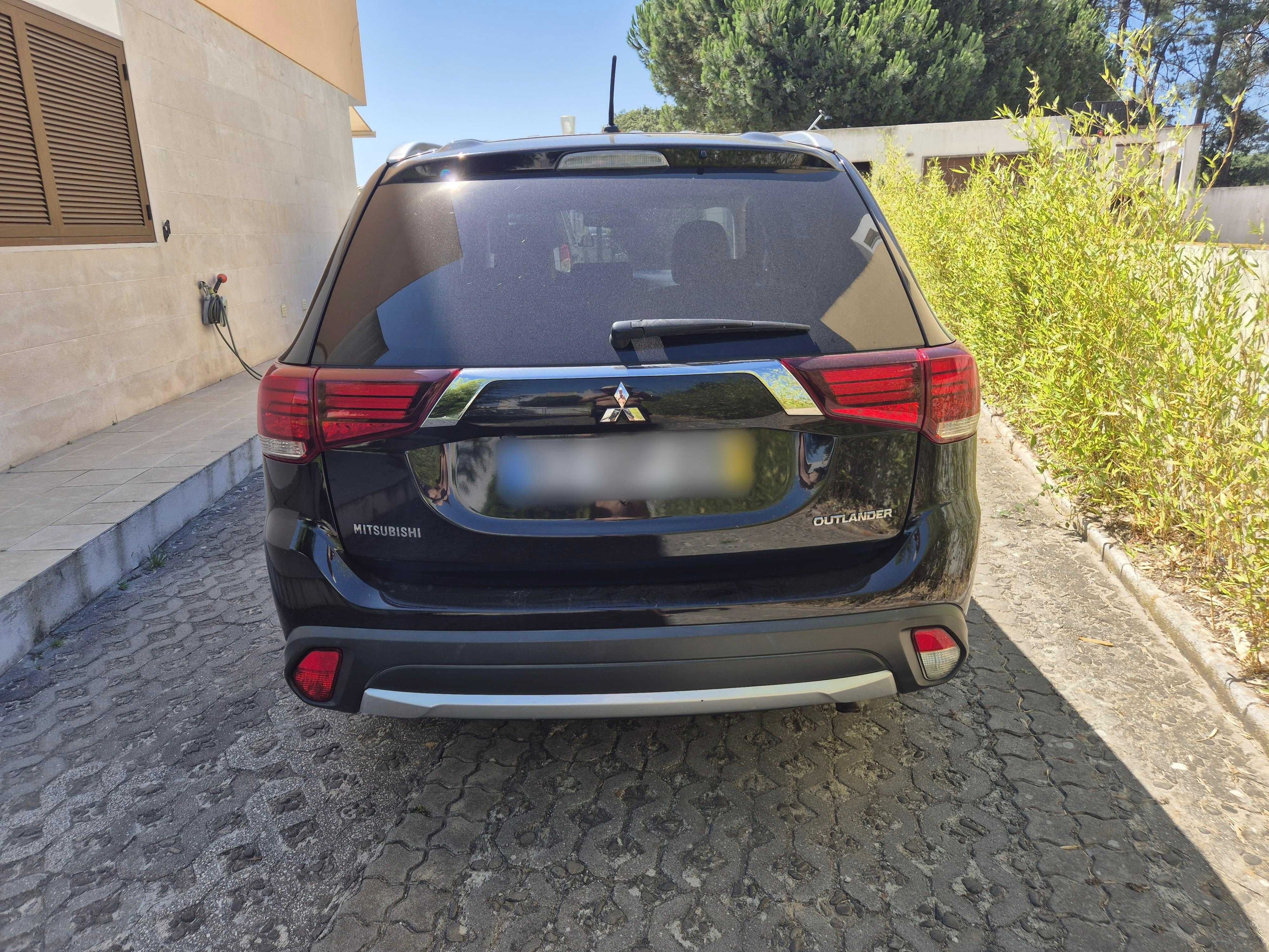 Mitsubishi Outlander 2.2 DI-D 2WD Instyle Navi