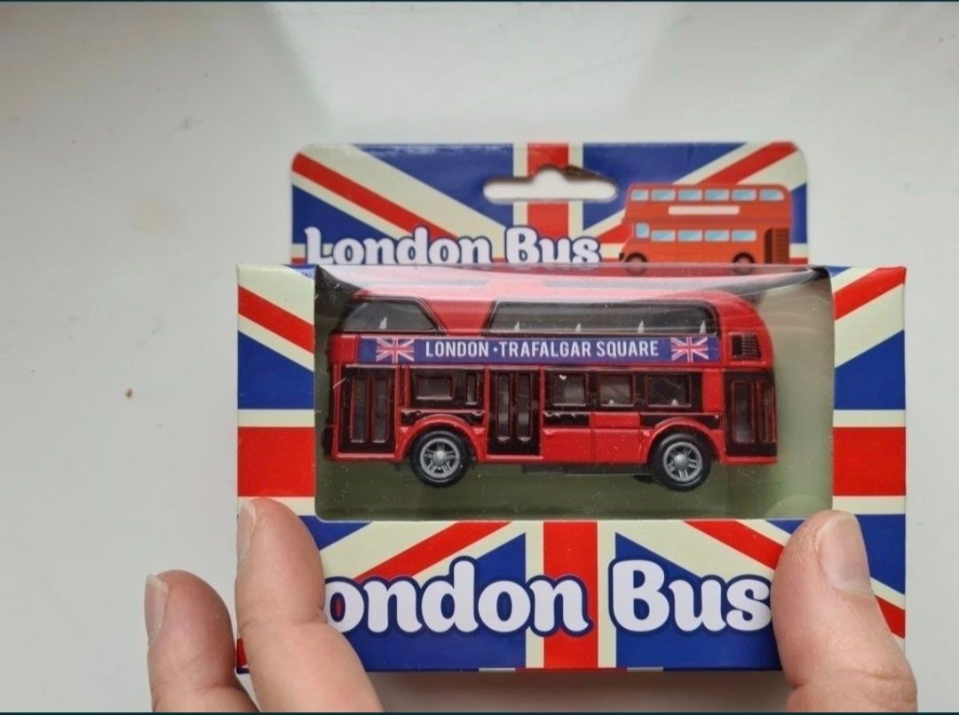autobus londynski czerwony red london bus pietrowy double-decker 

pol