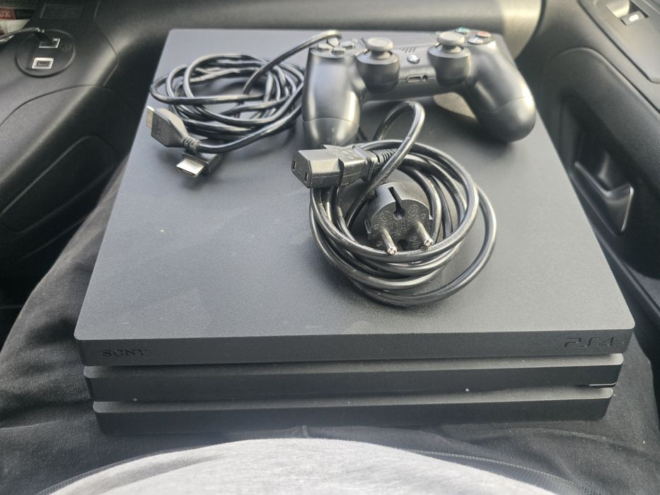 Konsola playstation 4 pro 1 tb ps4 pro 1 tb  1 pad 4 gry