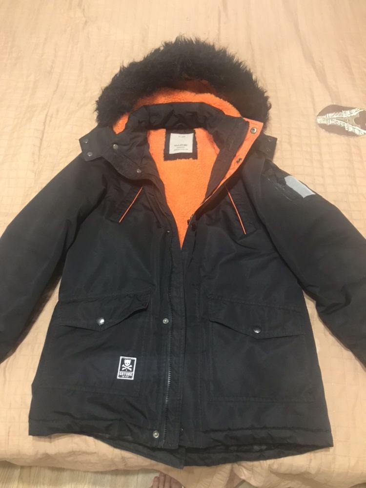 Продам зимову куртку на хлопчика 10-14 років