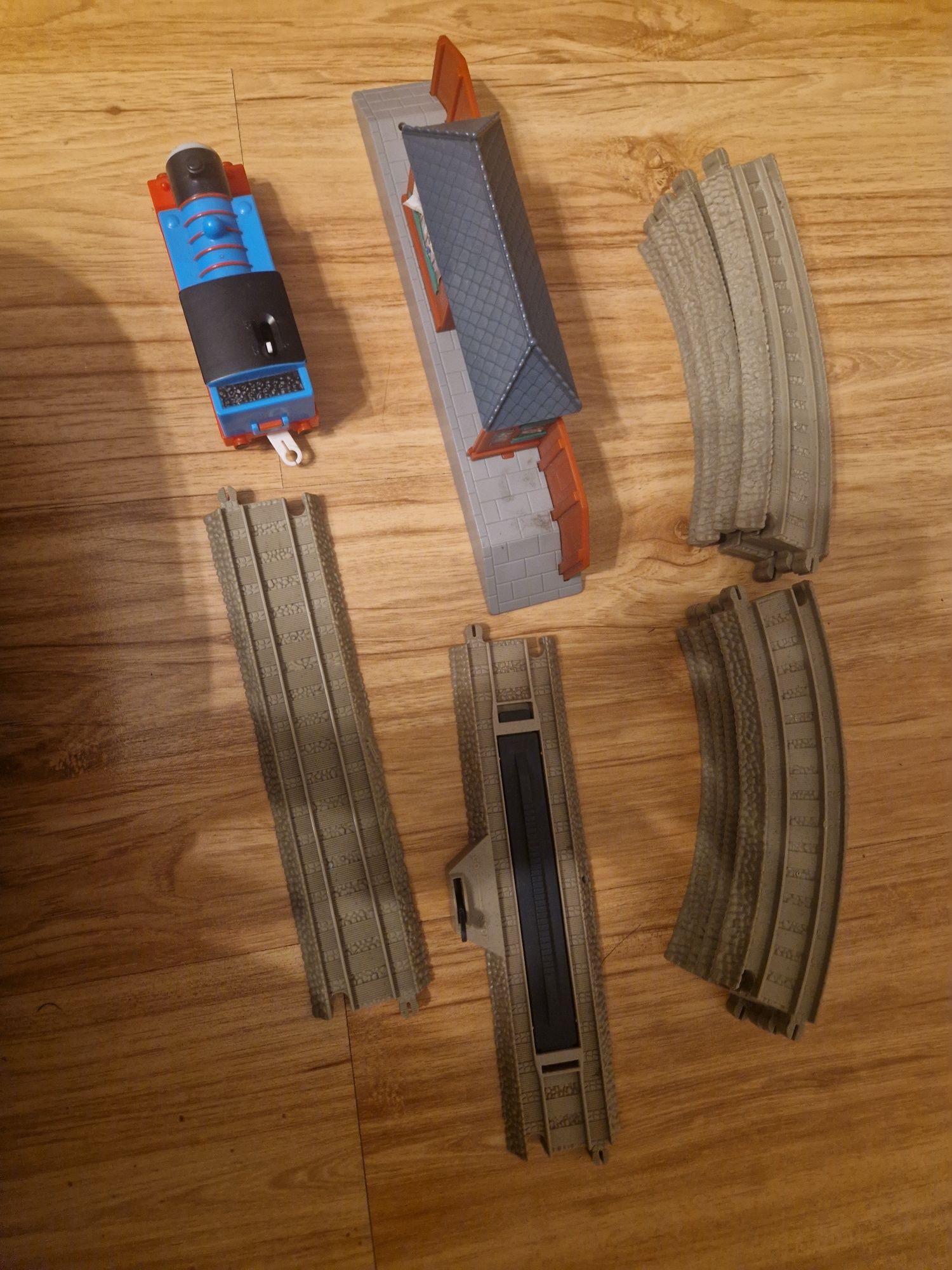 Tomek i przyjaciele-kolejka na baterie Fisher Price.