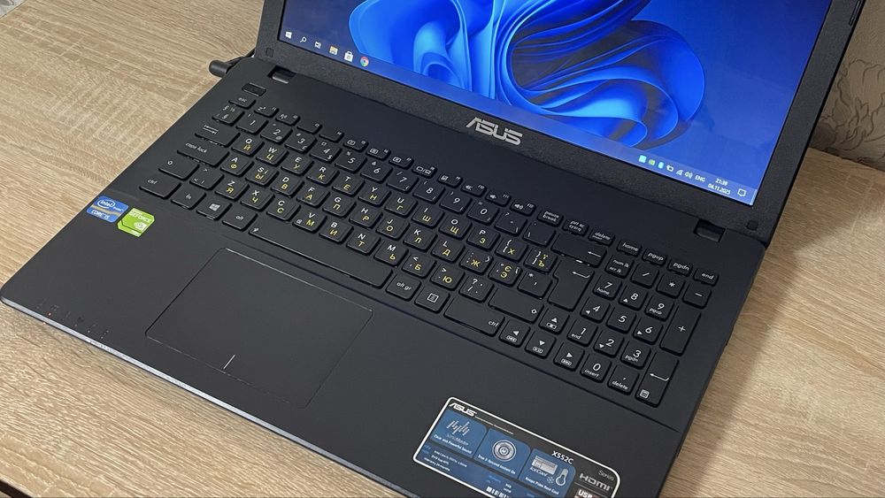 Ноутбук ASUS X552C / 8 GB RAM / Intel Core i5 / Nvidia GeForce GT 710M