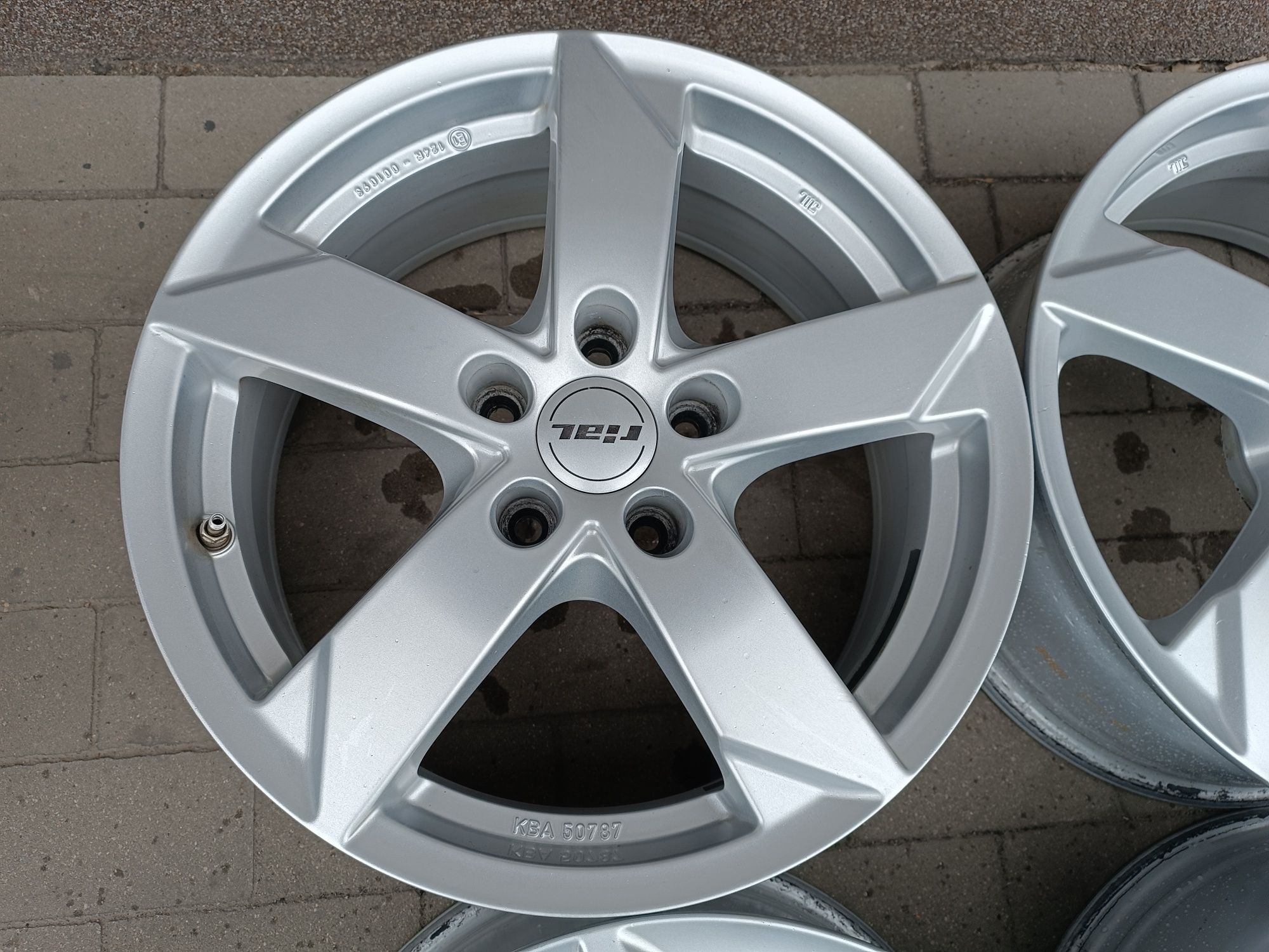Felgi Alu Nissan Qashqai Juke Tiida Renault Kadiar 5x114.3 ET40 7J17