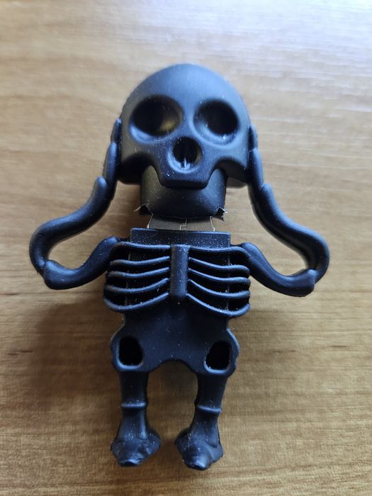 Pendrive kościotrup