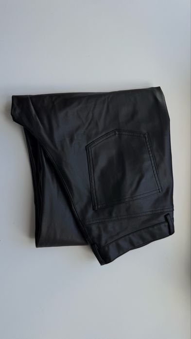 Брюки з екокожи  zara wide leg. Розмір М.