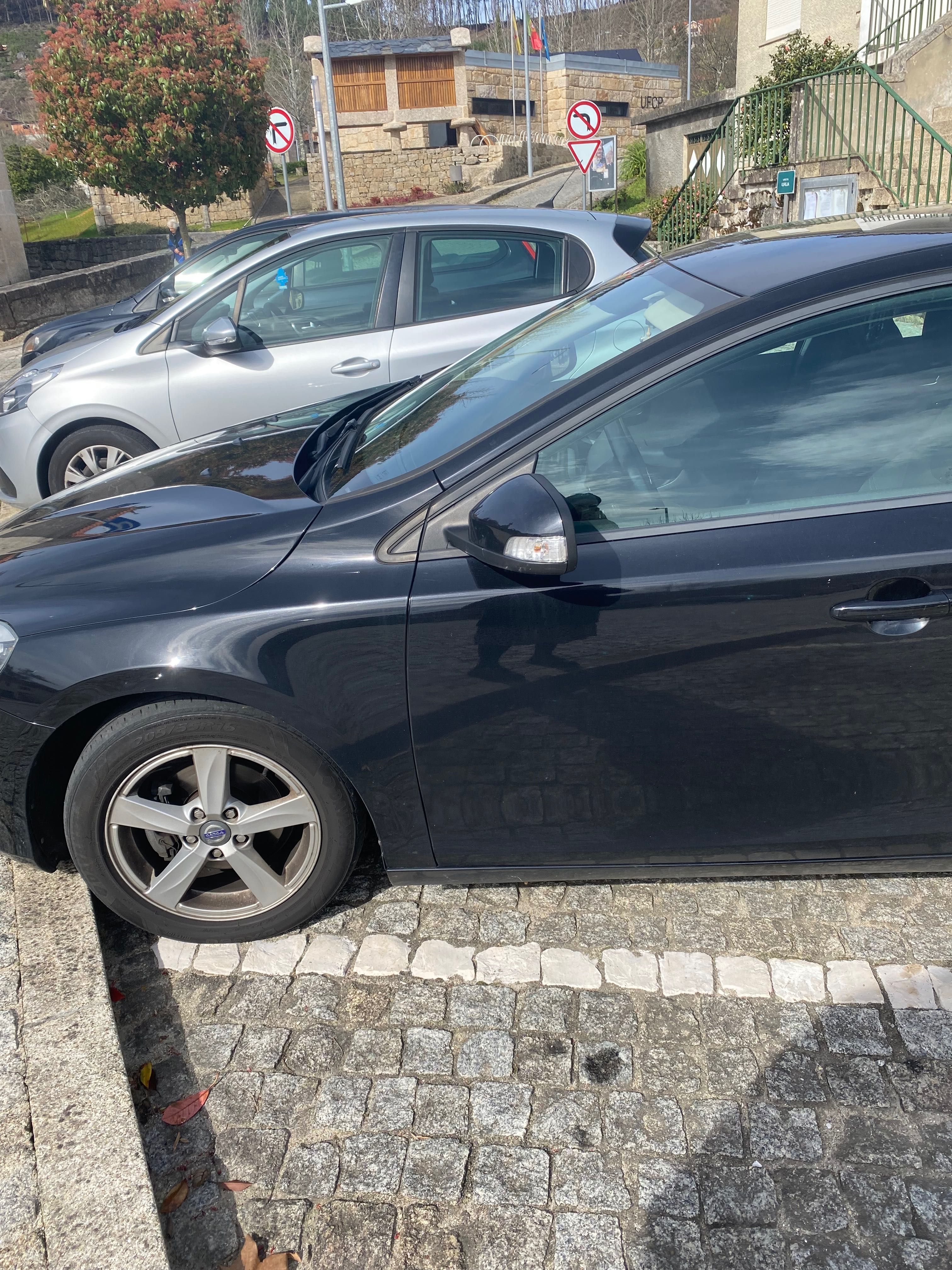 Vendo Volvo V40…