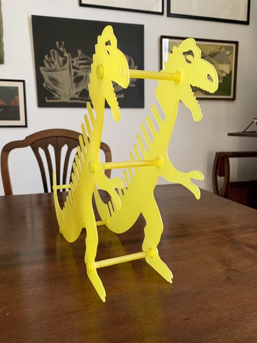 Prateleira de CDs dinossauro (T-Rex)