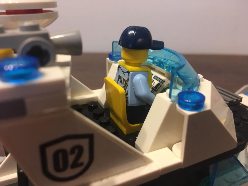 LEGO 60129 Duża łódź policyjna z pontonem i złodziejami :)
