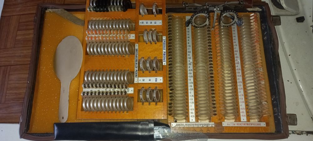 Набор линз для проверки зрения .