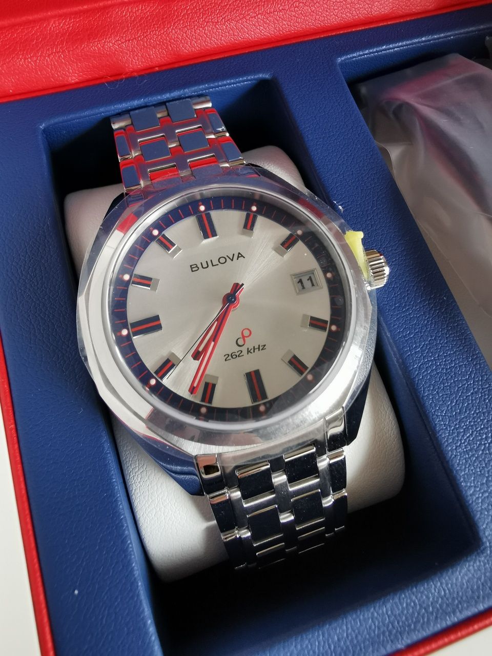 Zegarek Bulova Jet Star Limited Edition z dodatkowym paskiem