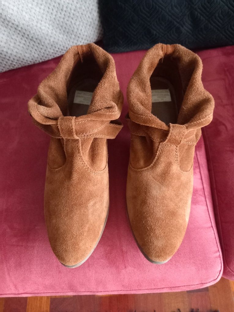 Botas em Pele Tam 39,40 Lindíssimas  ( Portes Incluídos)