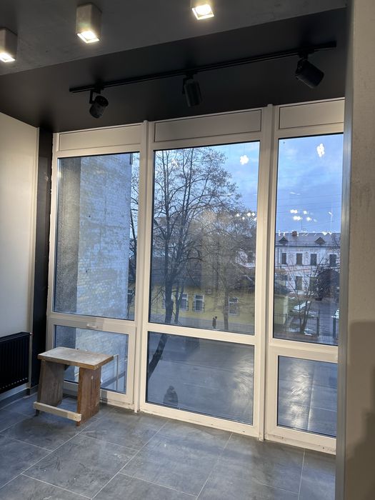 Комерційне приміщення з постійним елекропостачанням