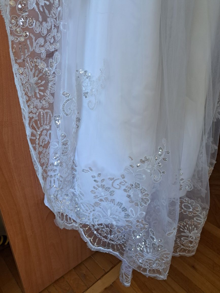 Весільна сукня в одному екземплярі.