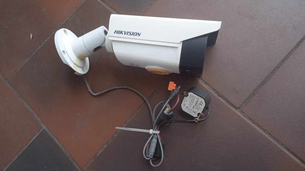 Kamera hikvision Model: DS-2CE16D5T-AVFIT3