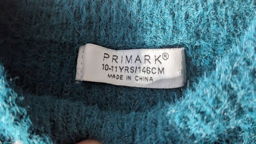 Sweterek dziewczęcy w rozmiarze 146