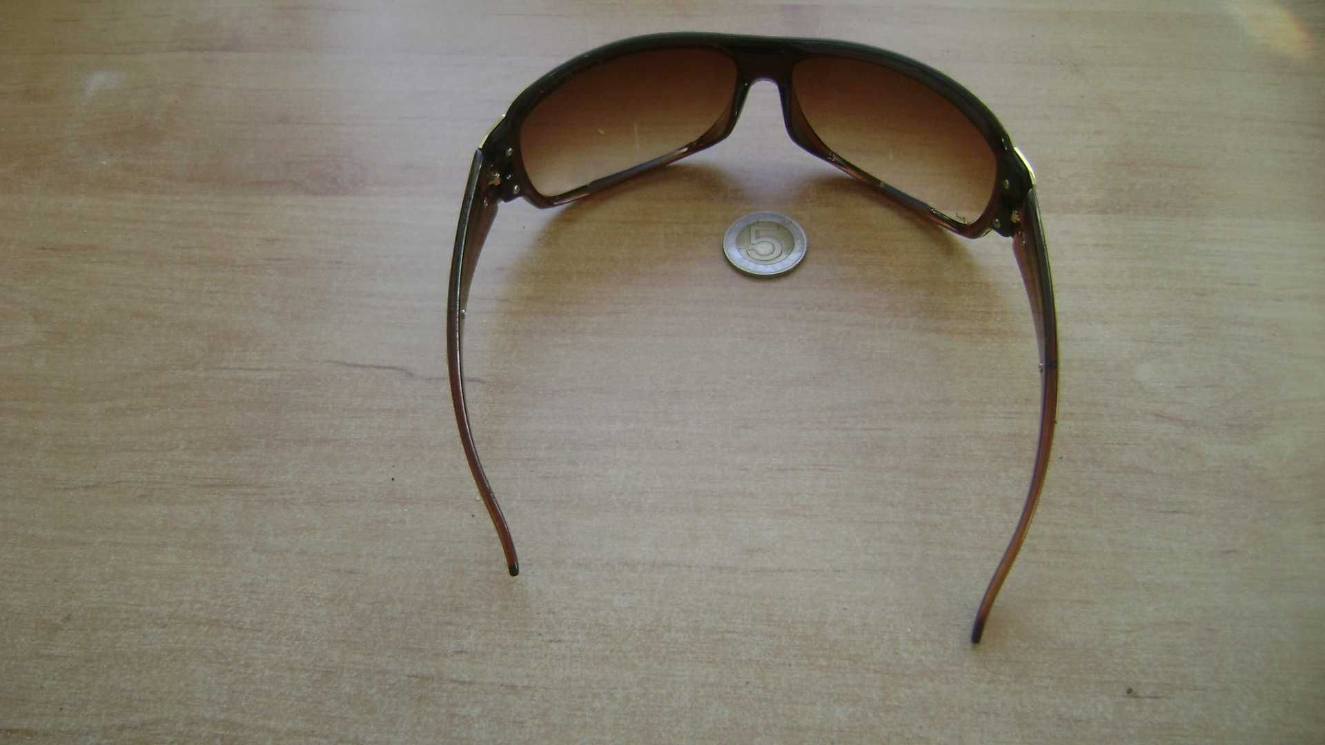 Starocie z PRL - Okulary przeciwsłoneczne włoskie rozstaw 14 cm