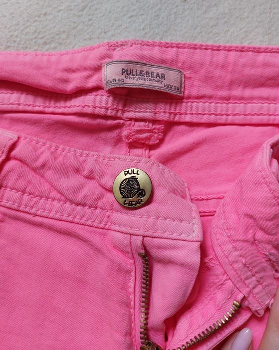 Женские джинсы Pull&Bear W28