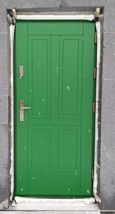 Drzwi zewnętrzne drewniane 8 cm z montazem dzp80