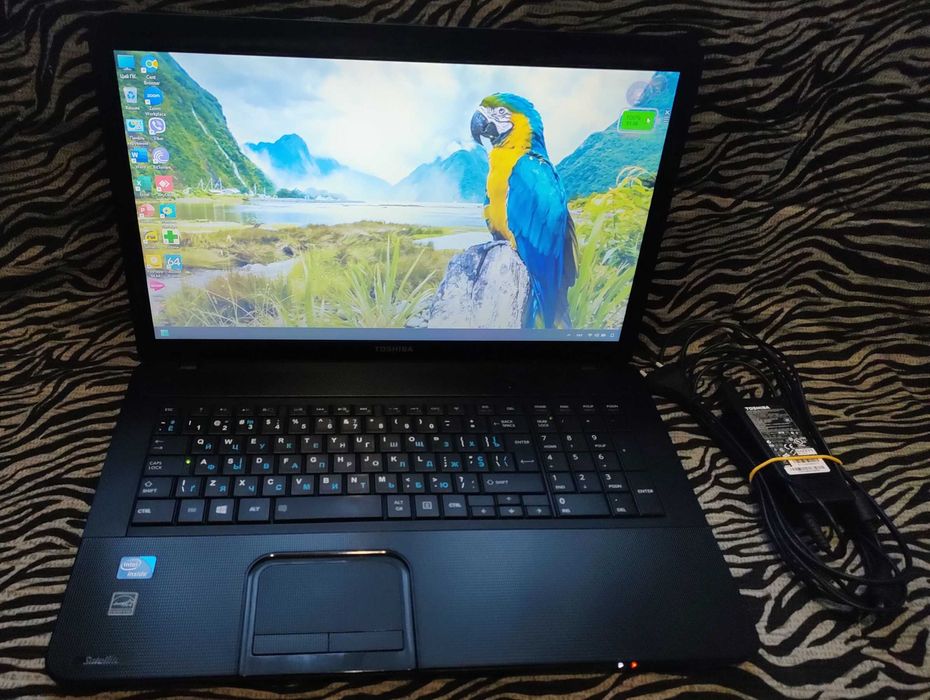 Toshiba C870, 17.3"/12/SSD120/USB 3.0/Win11