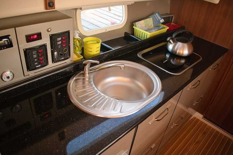 najem jachtu motorowego nautika 830