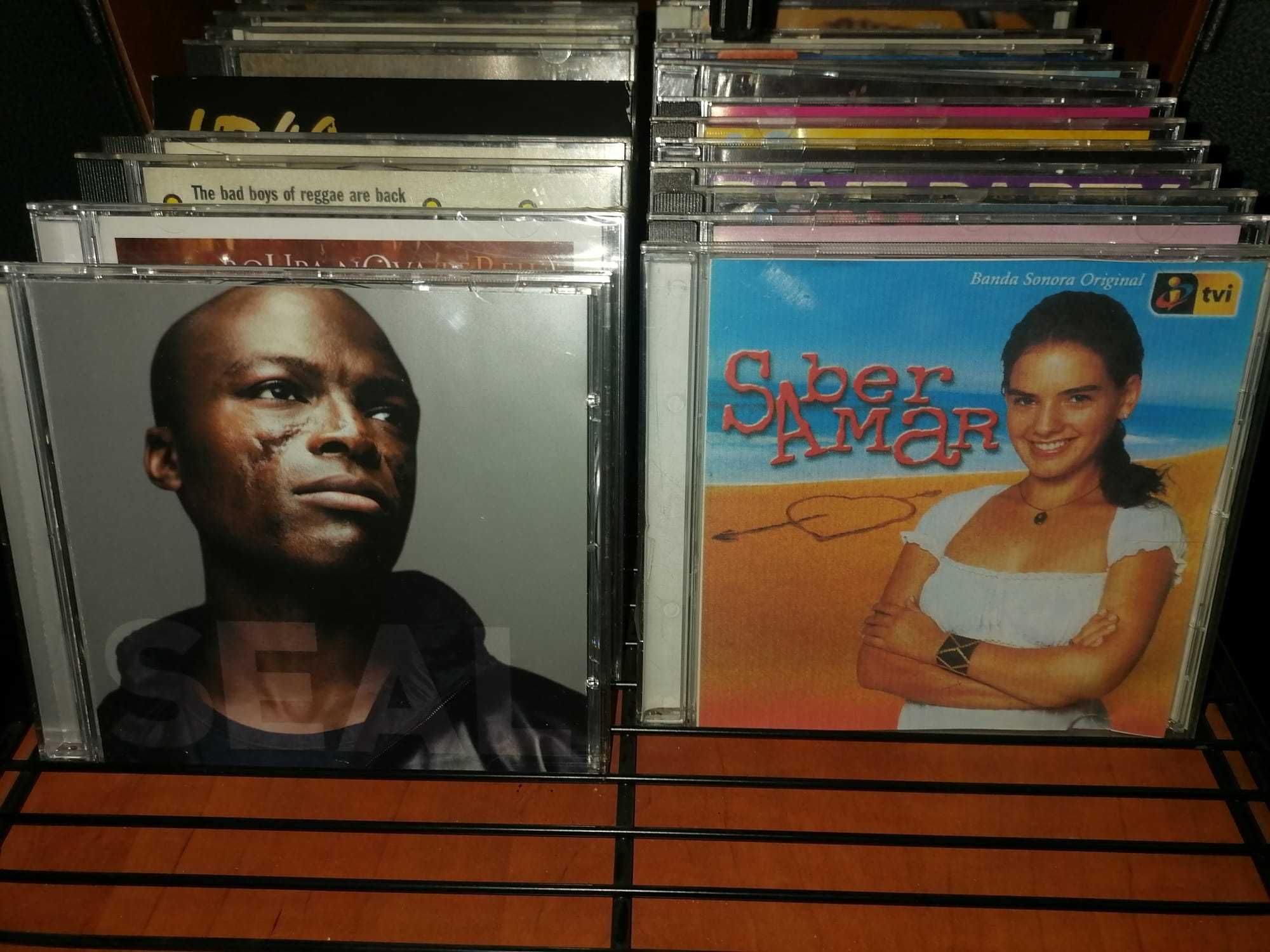 Móvel para CDS com porta