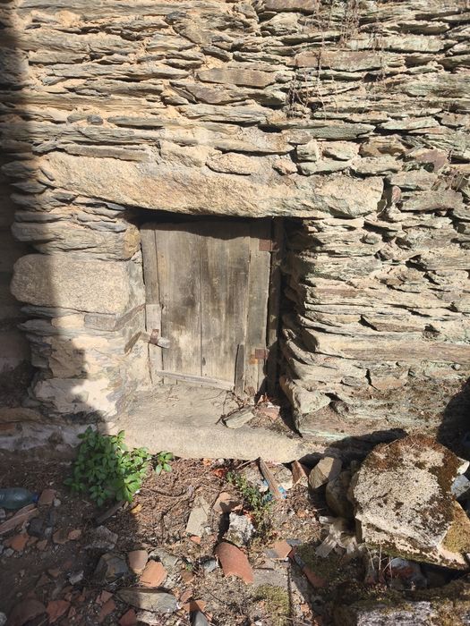 Casa em ruínas a venda