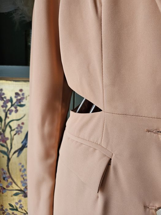 Sukienka damska Marynarka Mini beżowa Wycięcia Cut Out Perełki M 38 Bu