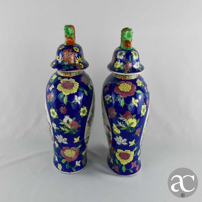 Par de potes ovais porcelana da China, decoração flores