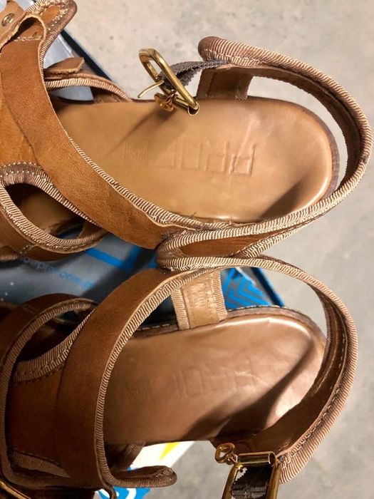 Sandálias PROF como novas