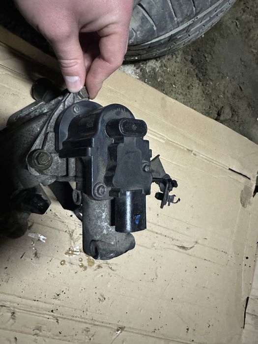 Клапан EGR Hyundai IX35 Kia Sportage Sorento 2.2 2.0crdi 284102F000